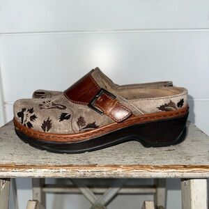 Klogs Austin Taupe Suede Tapestry Clogs Size 7